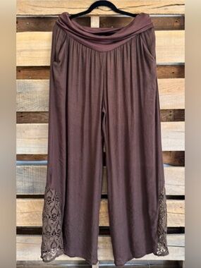 Angel Heart Boutique Sassy Bling Wall with Me ankle lace pants